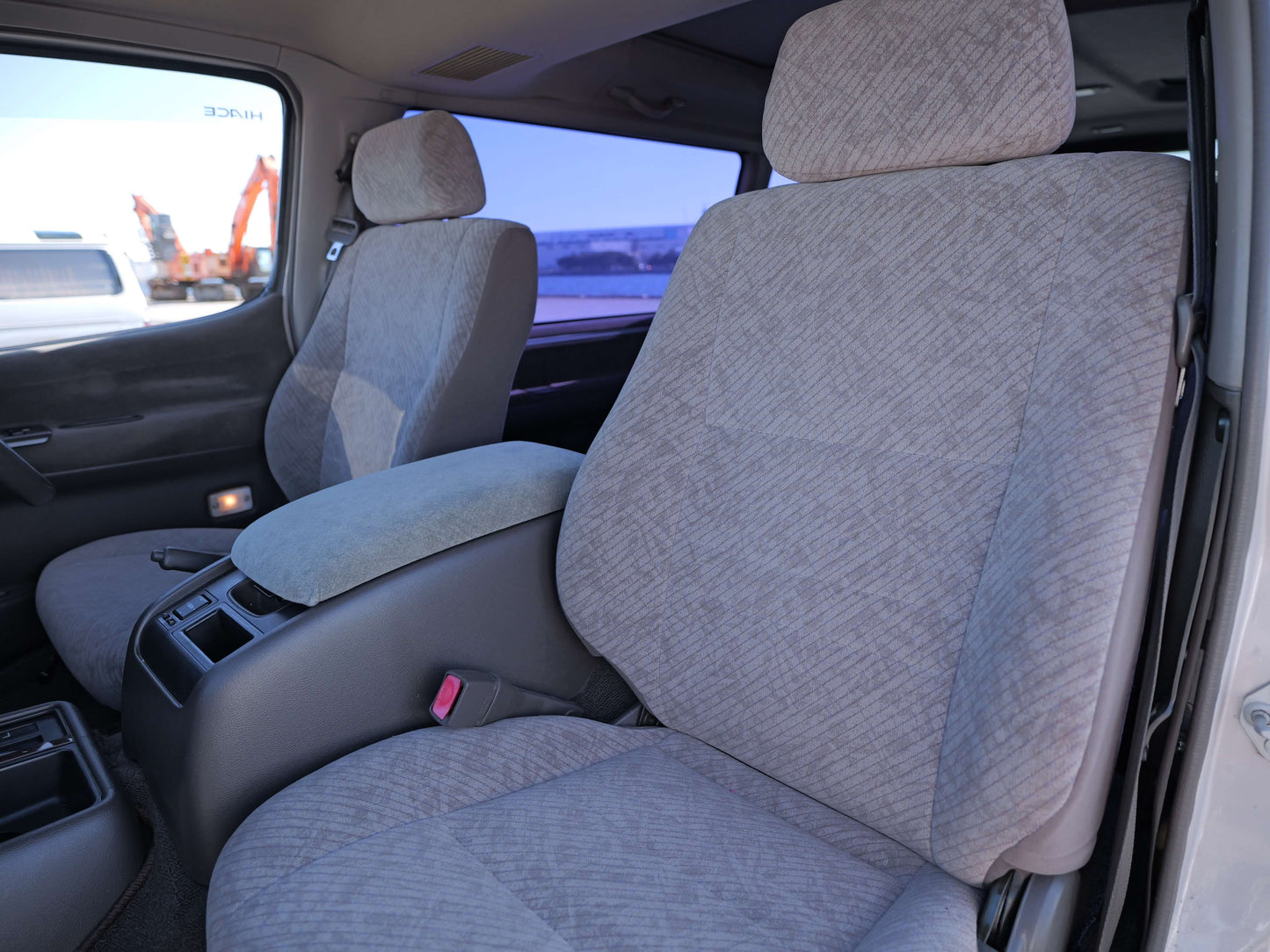 1996 TOYOTA HIACE SUPER CUSTOM G 4WD DIESEL VAN