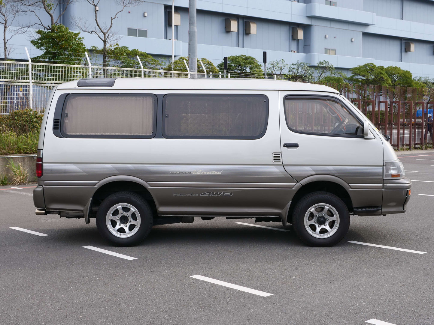 1995 TOYOTA HIACE SUPER CUSTOM LIMITED 4WD DIESEL VAN