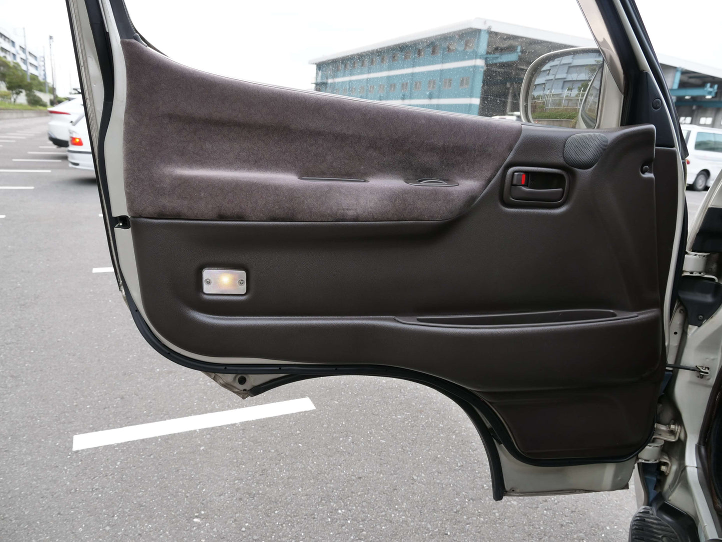 1995 TOYOTA HIACE SUPER CUSTOM LIMITED 4WD DIESEL VAN