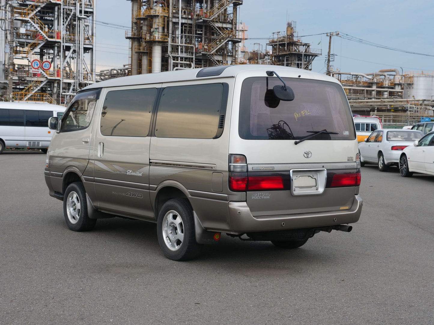 1998 TOYOTA HIACE SUPER CUSTOM LIMITED 4WD DIESEL VAN