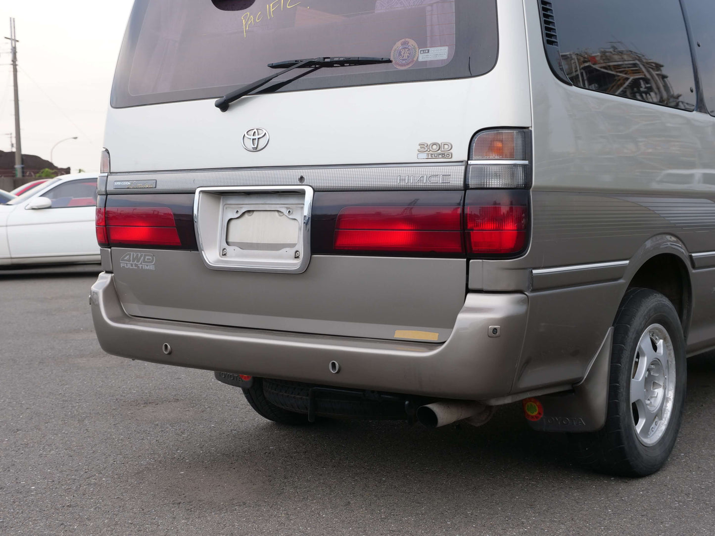 1998 TOYOTA HIACE SUPER CUSTOM LIMITED 4WD DIESEL VAN