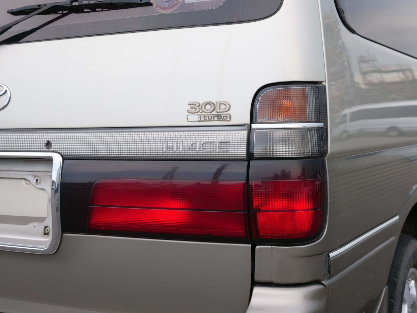 1998 TOYOTA HIACE SUPER CUSTOM LIMITED 4WD DIESEL VAN