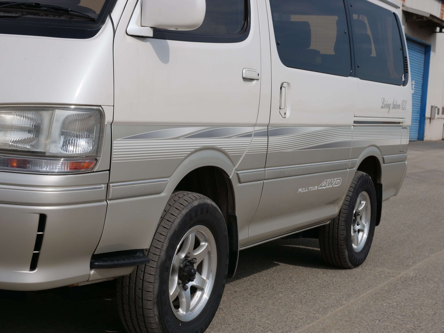 1999 TOYOTA HIACE SUPER CUSTOM 4WD DIESEL VAN