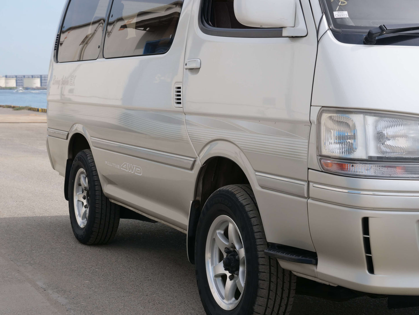 1999 TOYOTA HIACE SUPER CUSTOM 4WD DIESEL VAN