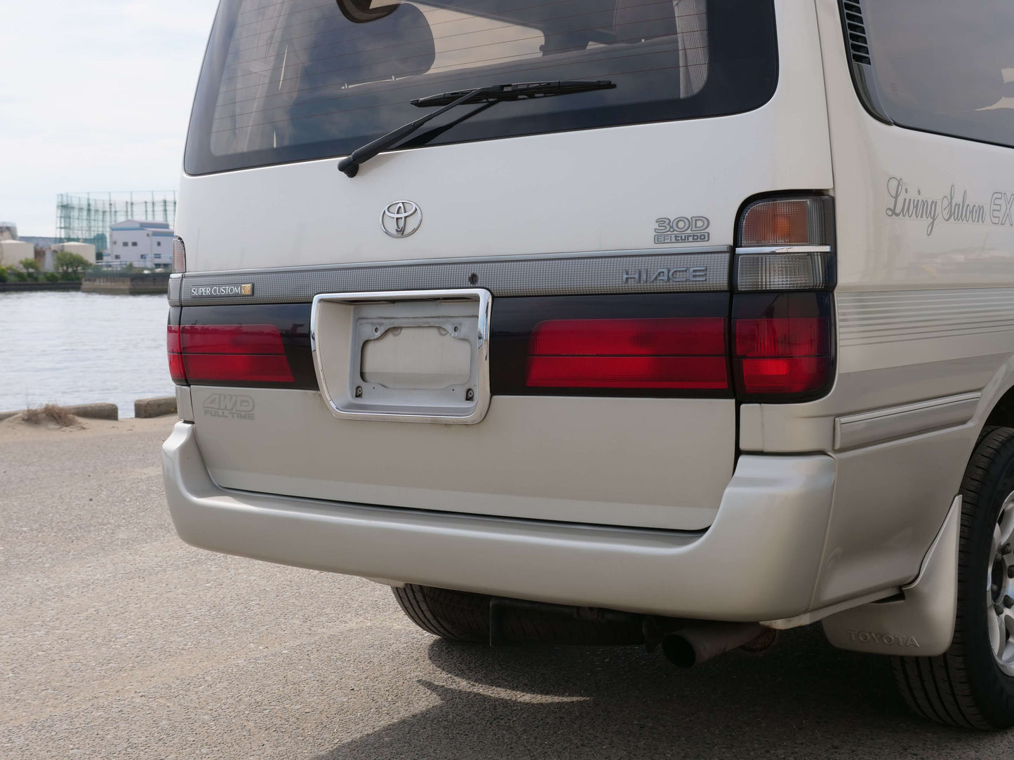 1999 TOYOTA HIACE SUPER CUSTOM 4WD DIESEL VAN