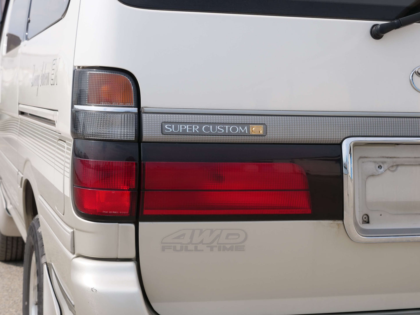 1999 TOYOTA HIACE SUPER CUSTOM 4WD DIESEL VAN