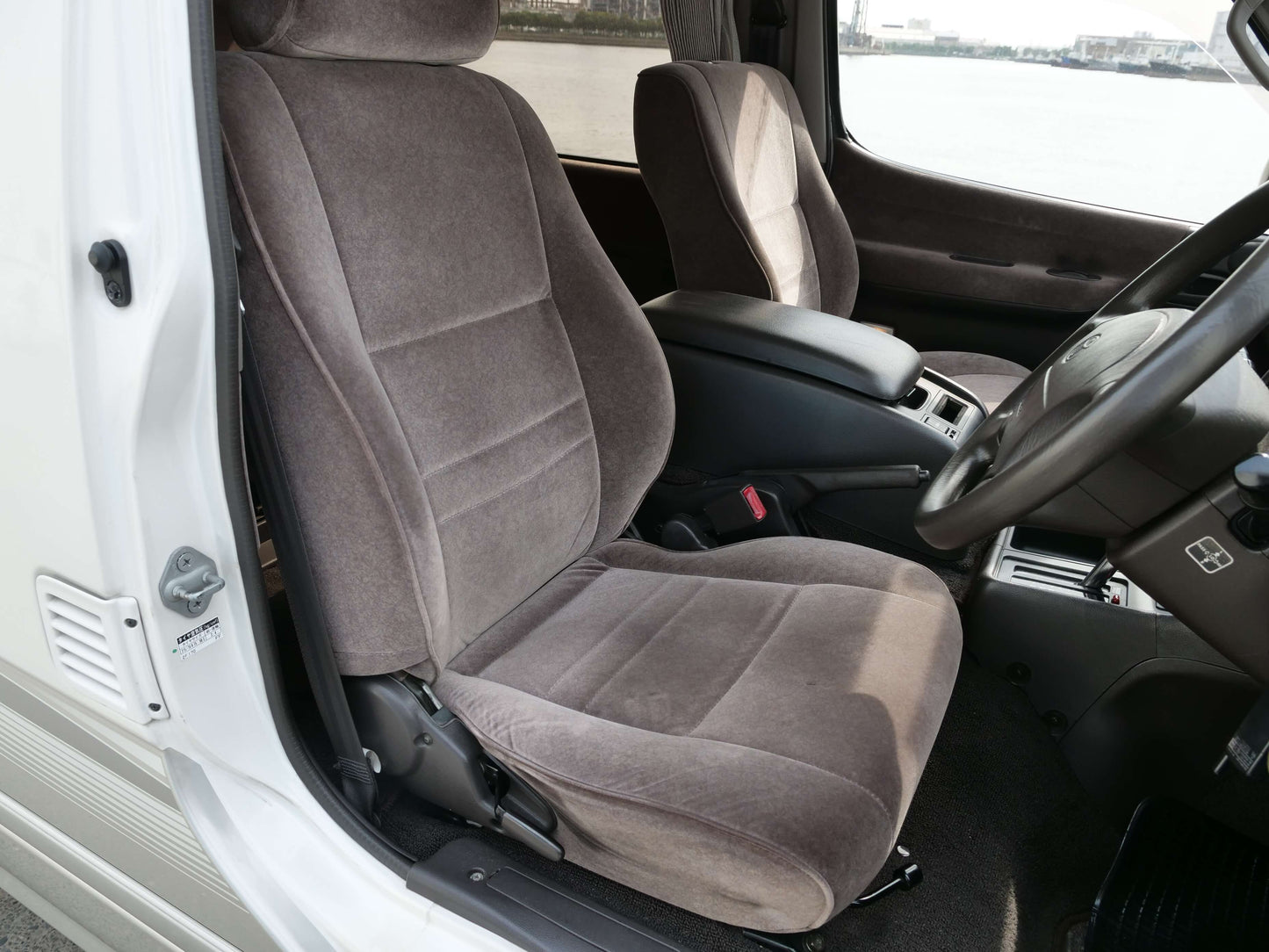1999 TOYOTA HIACE SUPER CUSTOM 4WD DIESEL VAN
