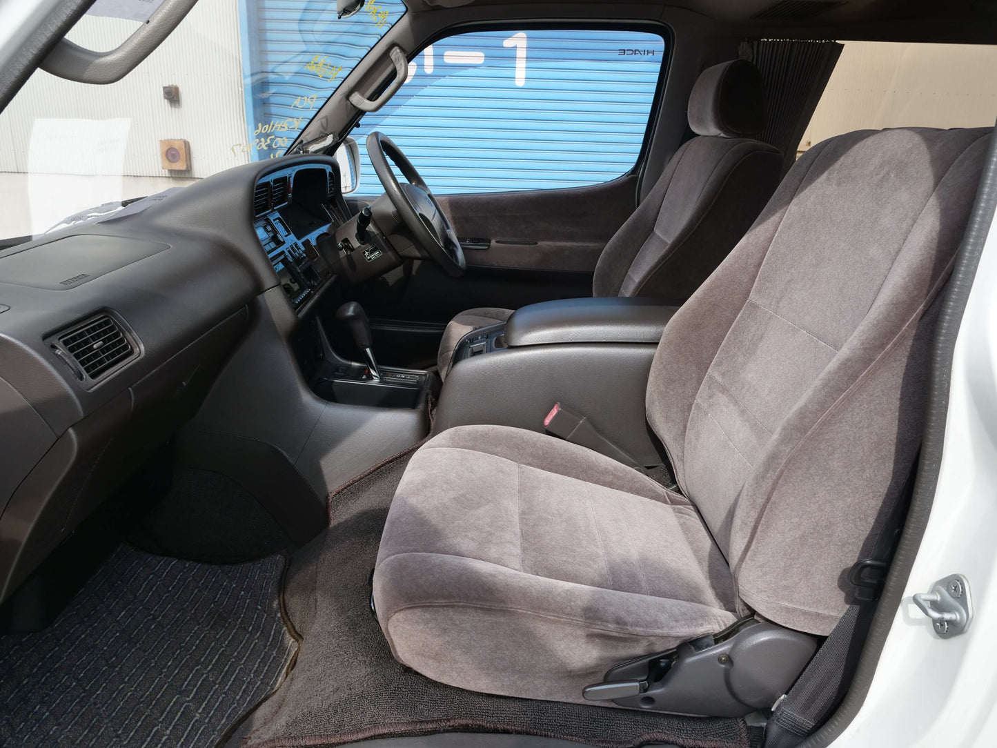 1999 TOYOTA HIACE SUPER CUSTOM 4WD DIESEL VAN