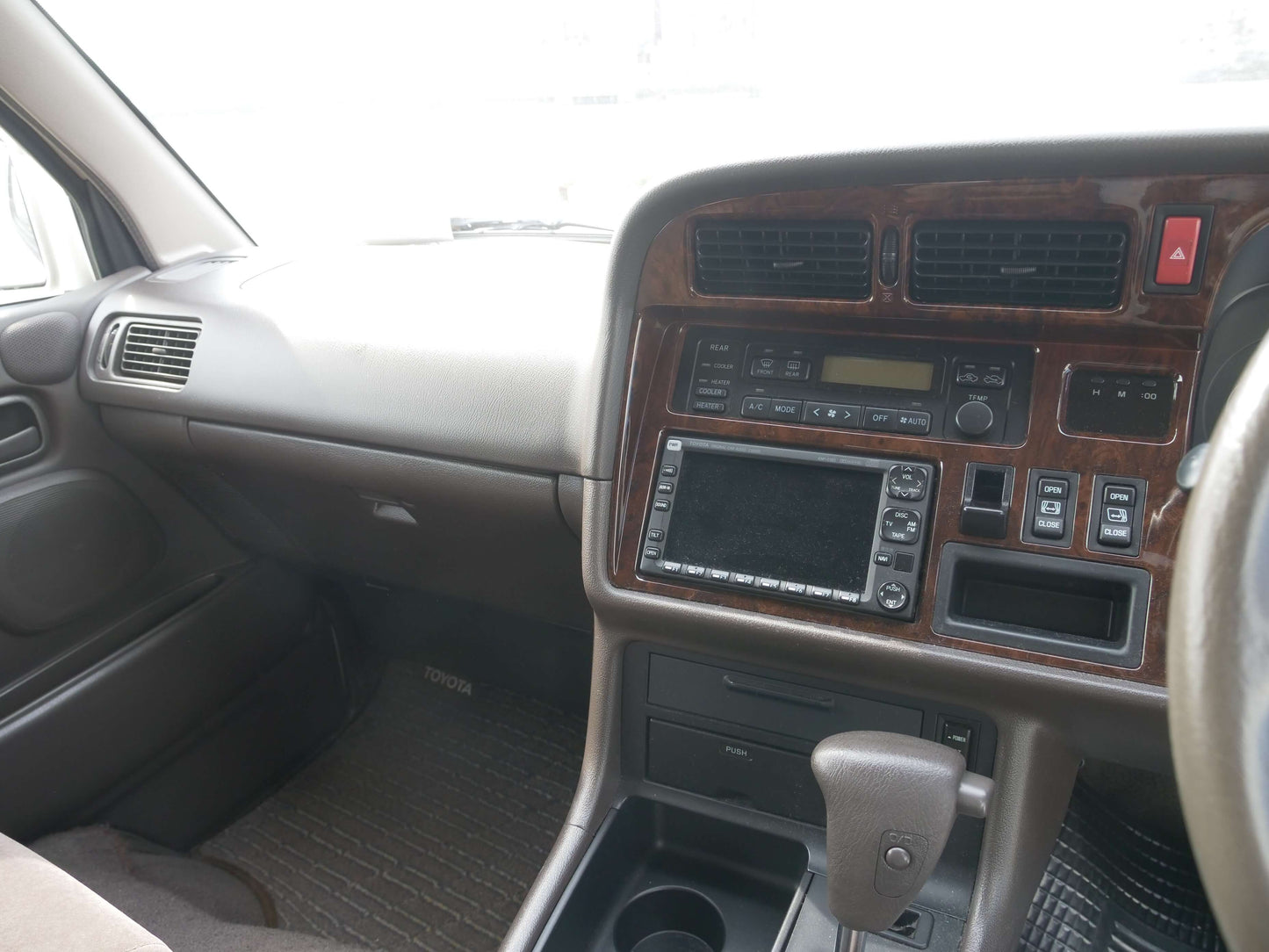 1999 TOYOTA HIACE SUPER CUSTOM 4WD DIESEL VAN
