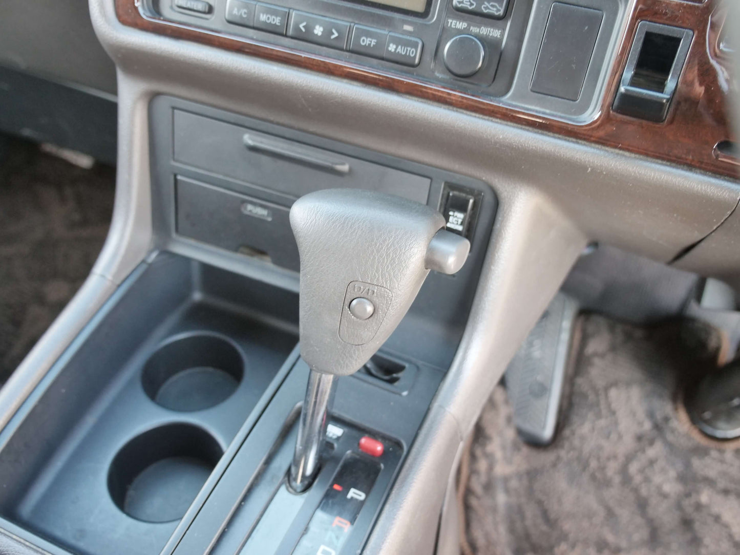 2000 TOYOTA HIACE SUPER CUSTOM 4WD VAN