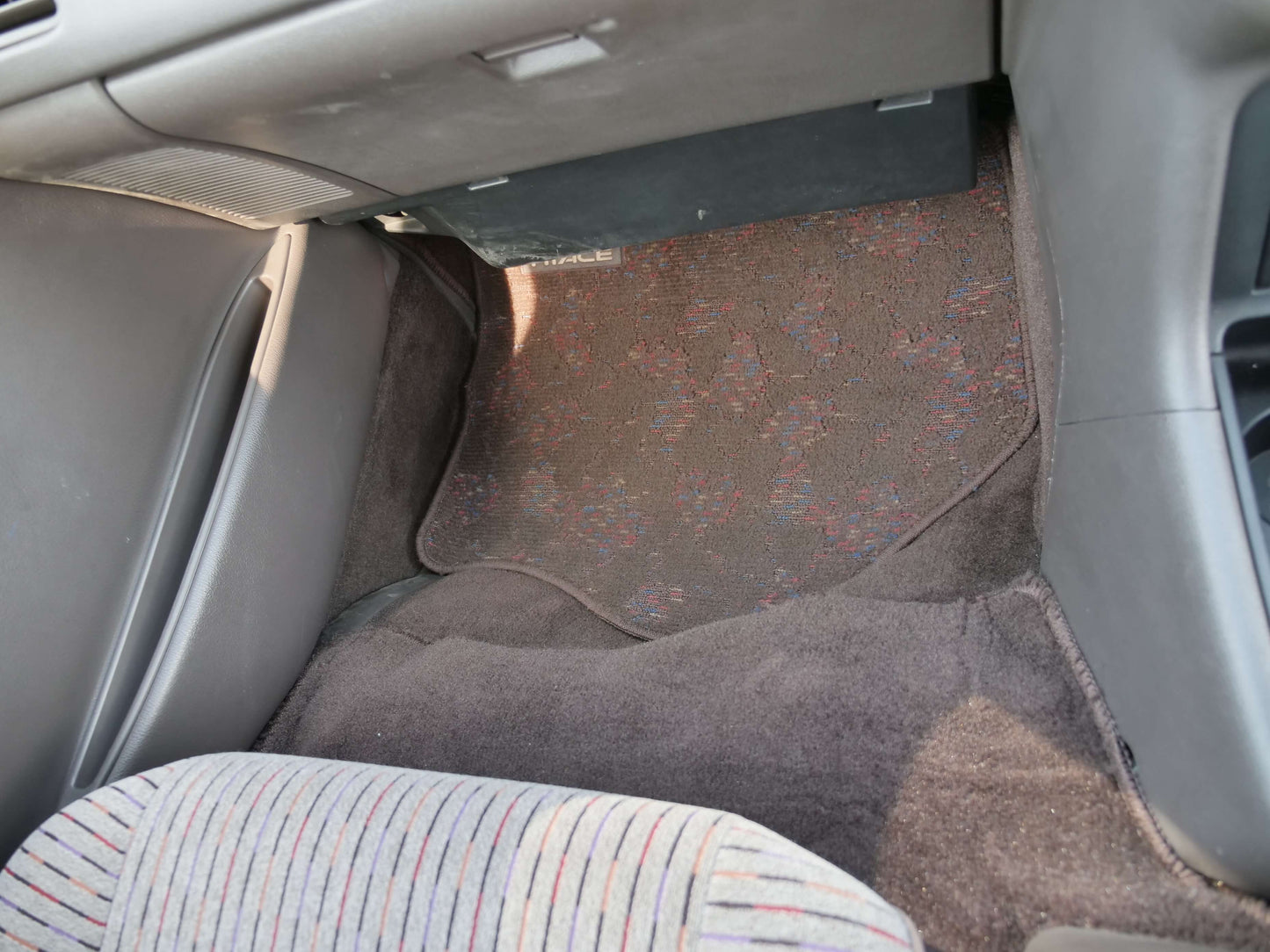 1994 TOYOTA HIACE SUPER CUSTOM 4WD VAN