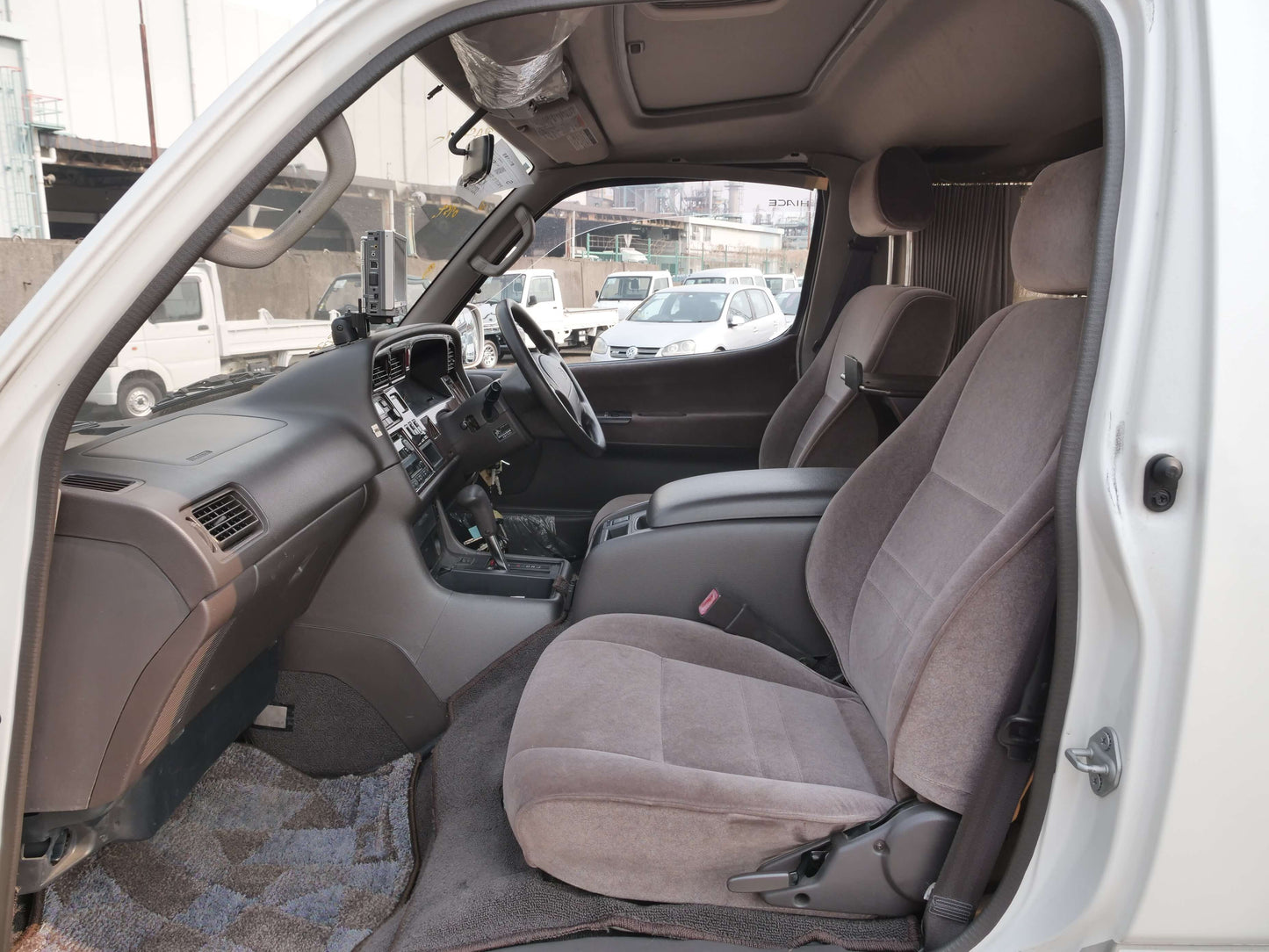 1999 TOYOTA HIACE SUPER CUSTOM 4WD VAN