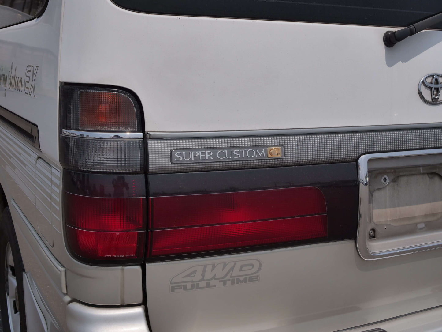 1997 TOYOTA HIACE SUPER CUSTOM 4WD VAN