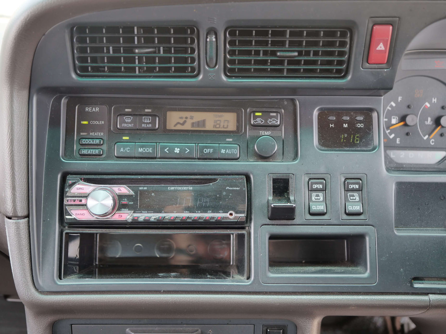 1997 TOYOTA HIACE SUPER CUSTOM 4WD VAN