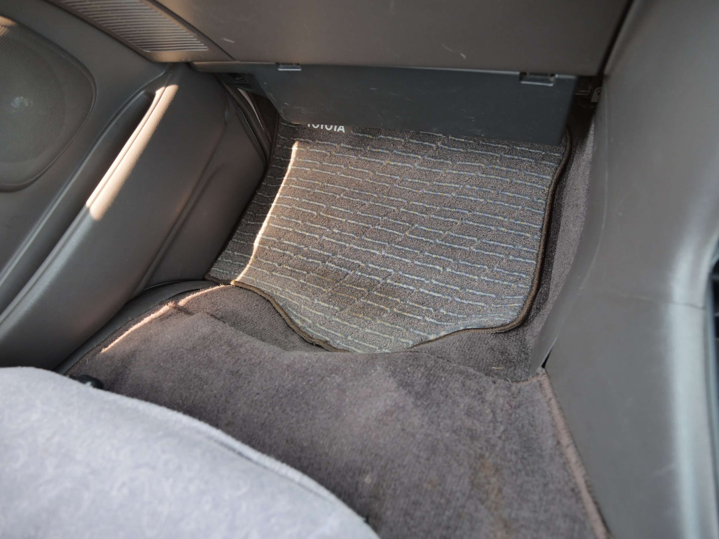 1998 TOYOTA HIACE SUPER CUSTOM LIMITED 4WD VAN