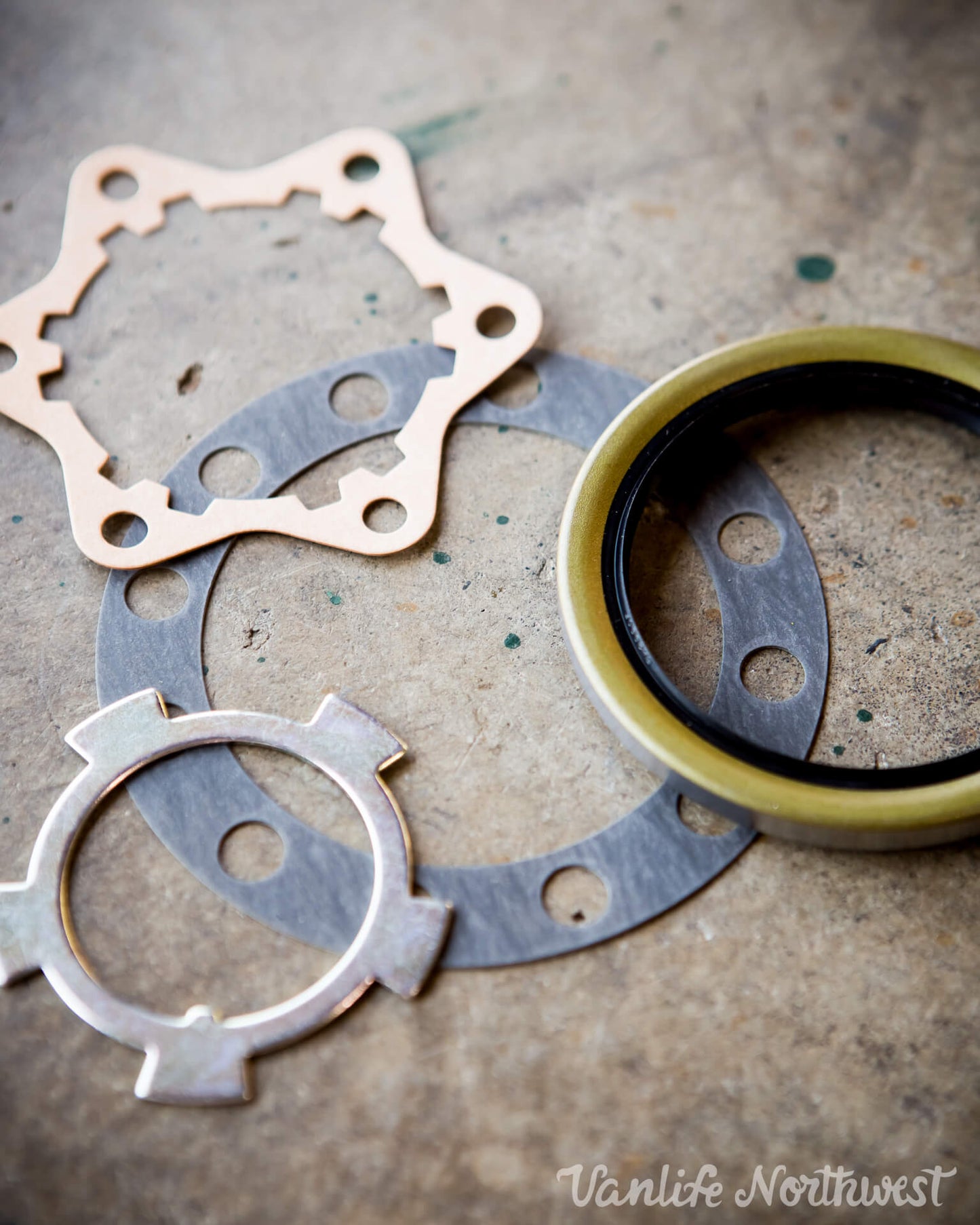 Hub Seal Kit - Front 4WD
