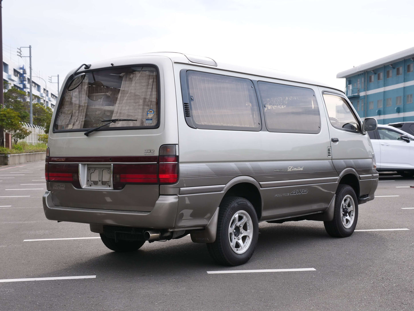 1995 TOYOTA HIACE SUPER CUSTOM LIMITED 4WD DIESEL VAN