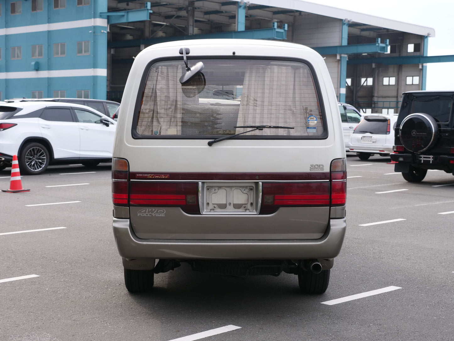 1995 TOYOTA HIACE SUPER CUSTOM LIMITED 4WD DIESEL VAN