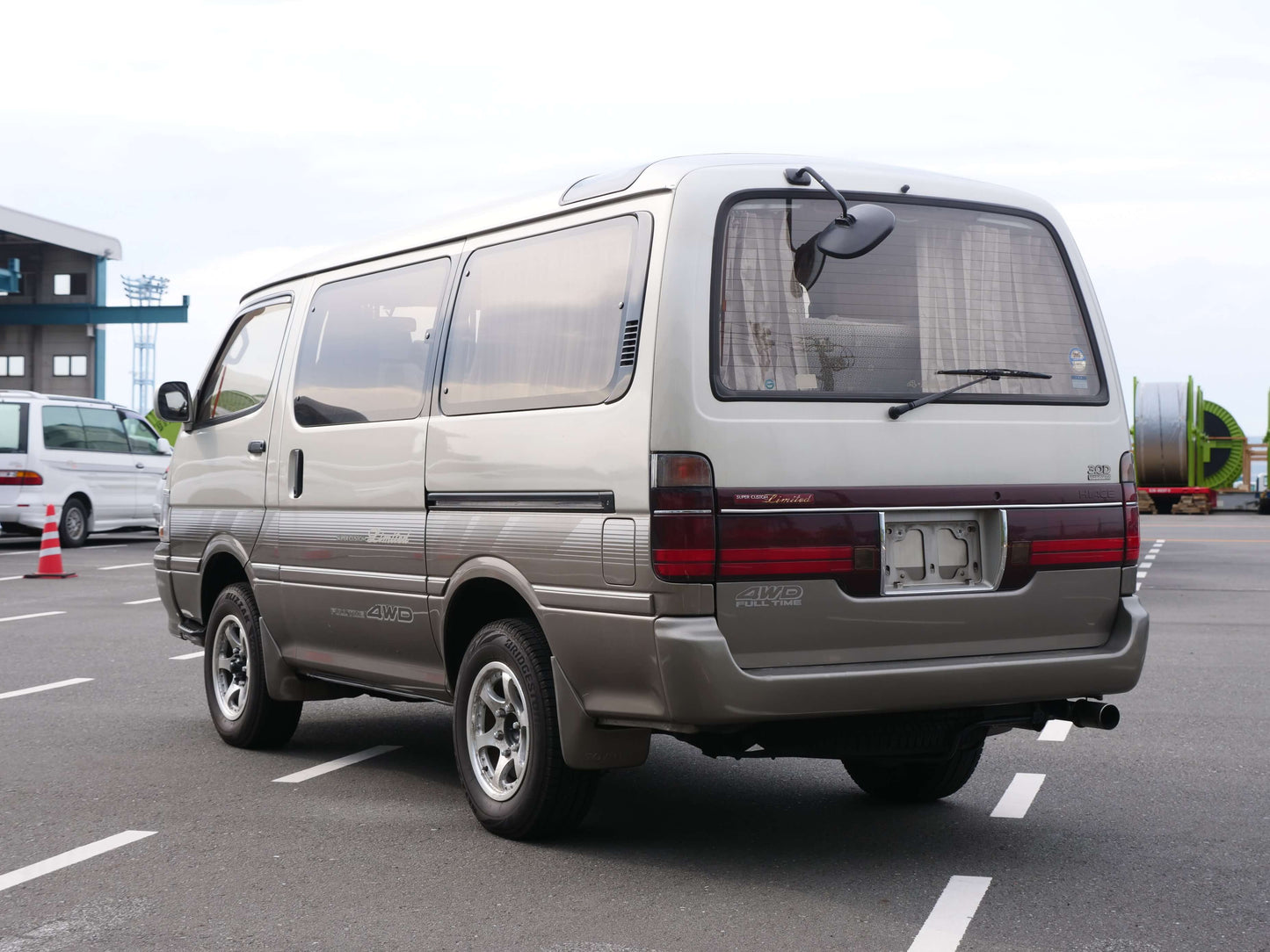 1995 TOYOTA HIACE SUPER CUSTOM LIMITED 4WD DIESEL VAN