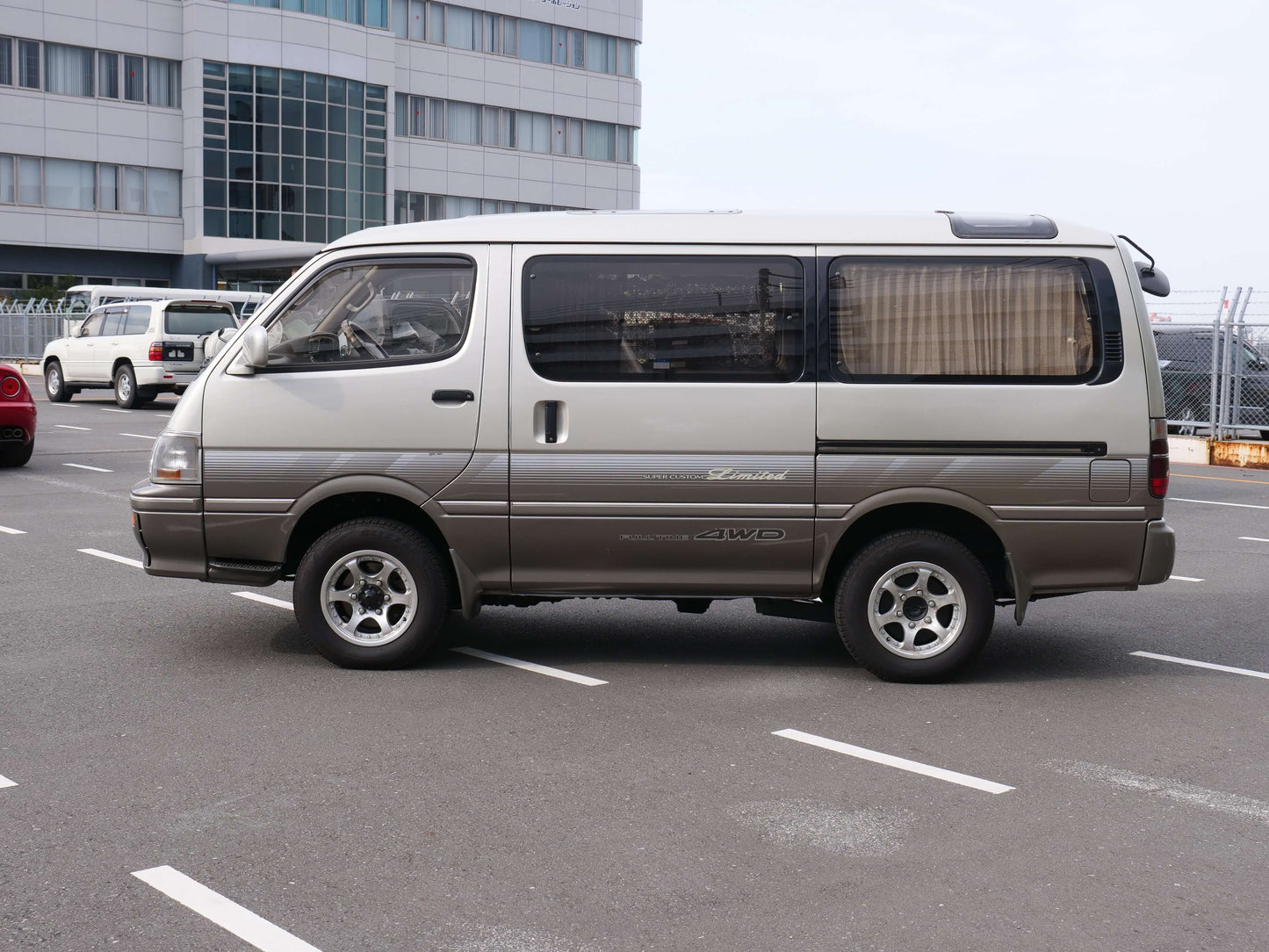 1995 TOYOTA HIACE SUPER CUSTOM LIMITED 4WD DIESEL VAN