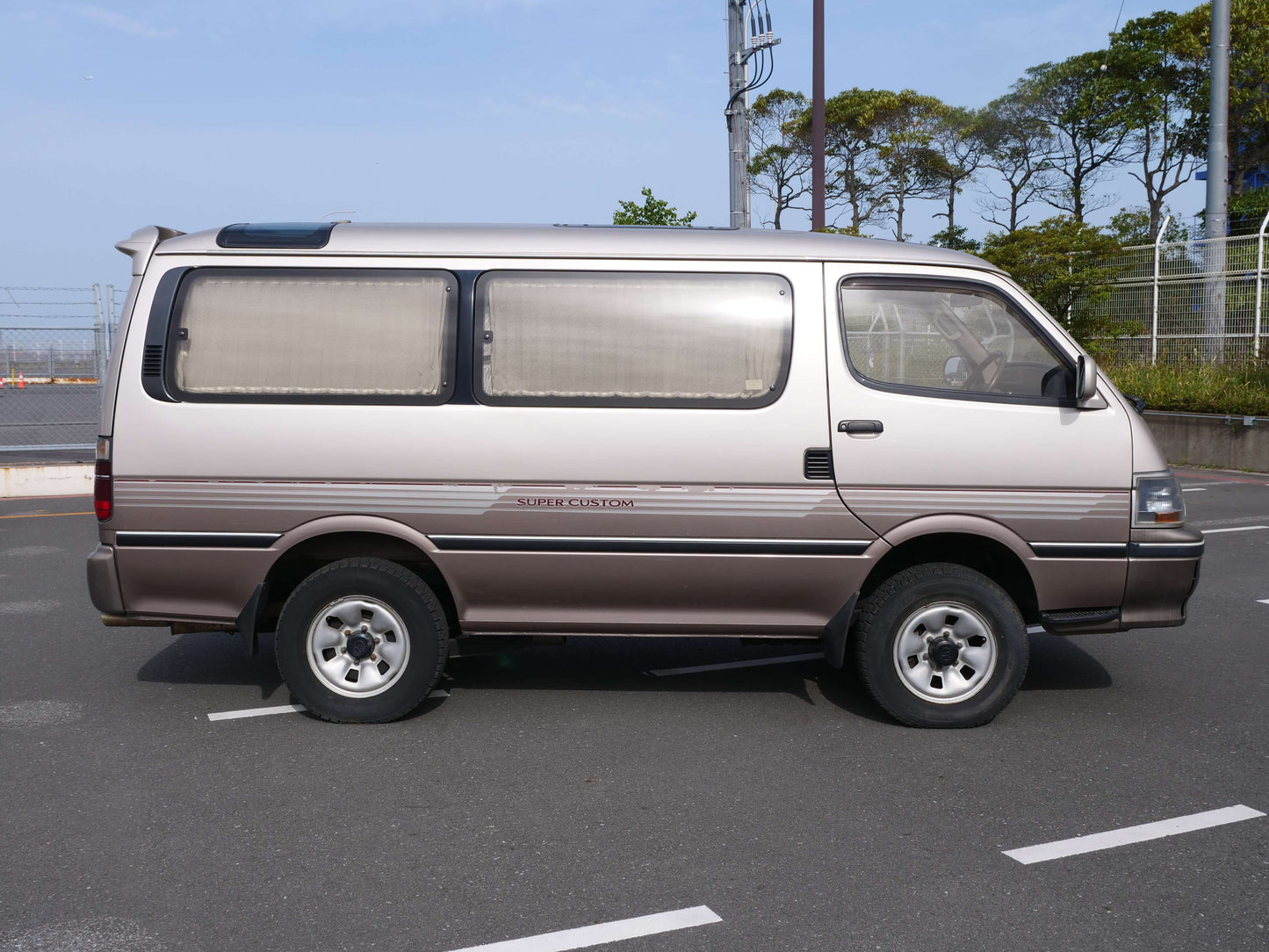 1993 TOYOTA HIACE SUPER CUSTOM 4WD DIESEL VAN