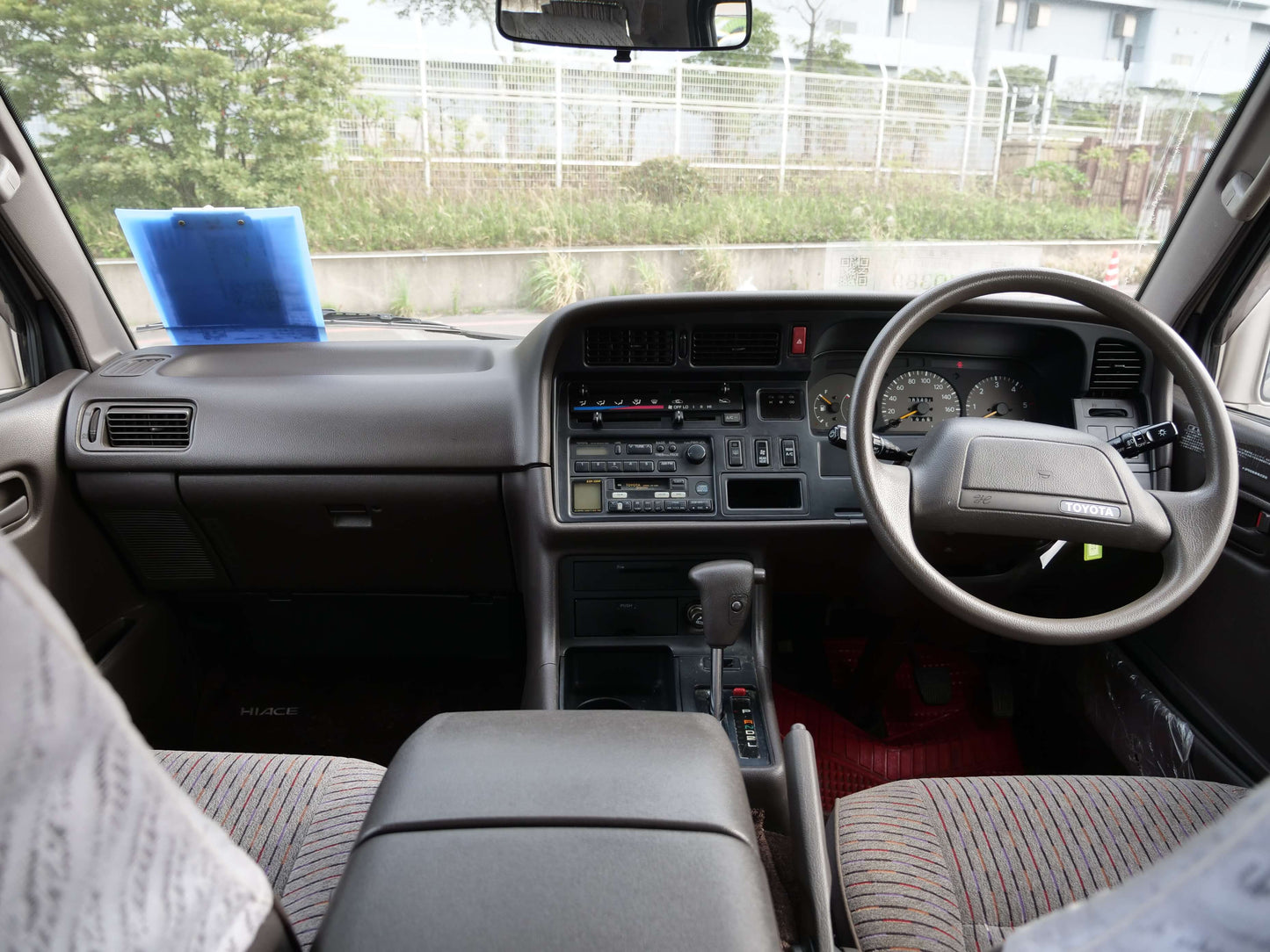 1993 TOYOTA HIACE SUPER CUSTOM 4WD DIESEL VAN