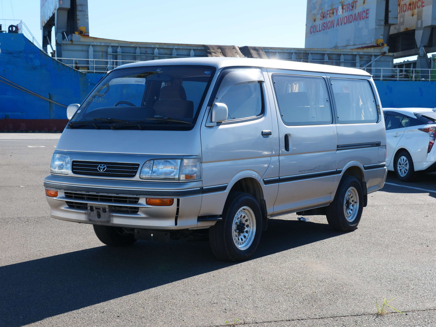 1993 TOYOTA HIACE SUPER CUSTOM 4WD DIESEL VAN