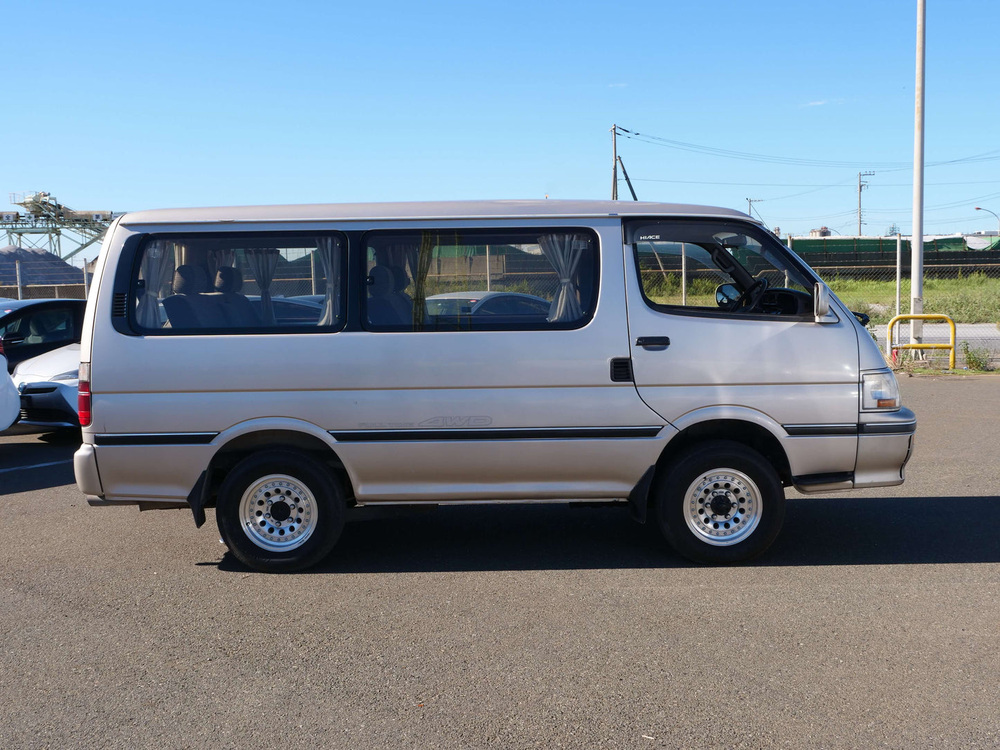 1993 TOYOTA HIACE SUPER CUSTOM 4WD DIESEL VAN