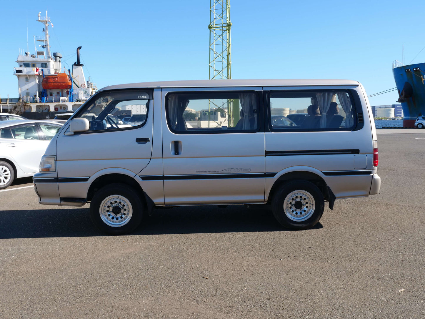 1993 TOYOTA HIACE SUPER CUSTOM 4WD DIESEL VAN