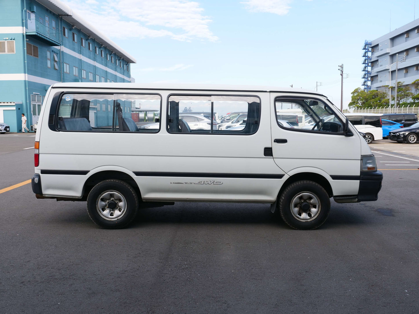 1994 TOYOTA HIACE EXTENDED WHEELBASE SUPER CUSTOM 4WD DIESEL VAN