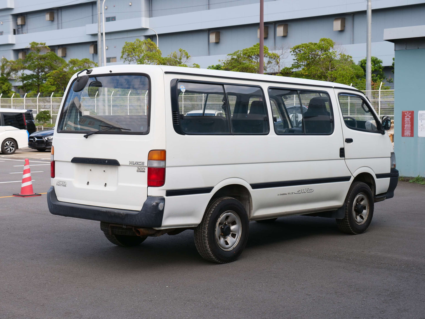 1994 TOYOTA HIACE EXTENDED WHEELBASE SUPER CUSTOM 4WD DIESEL VAN