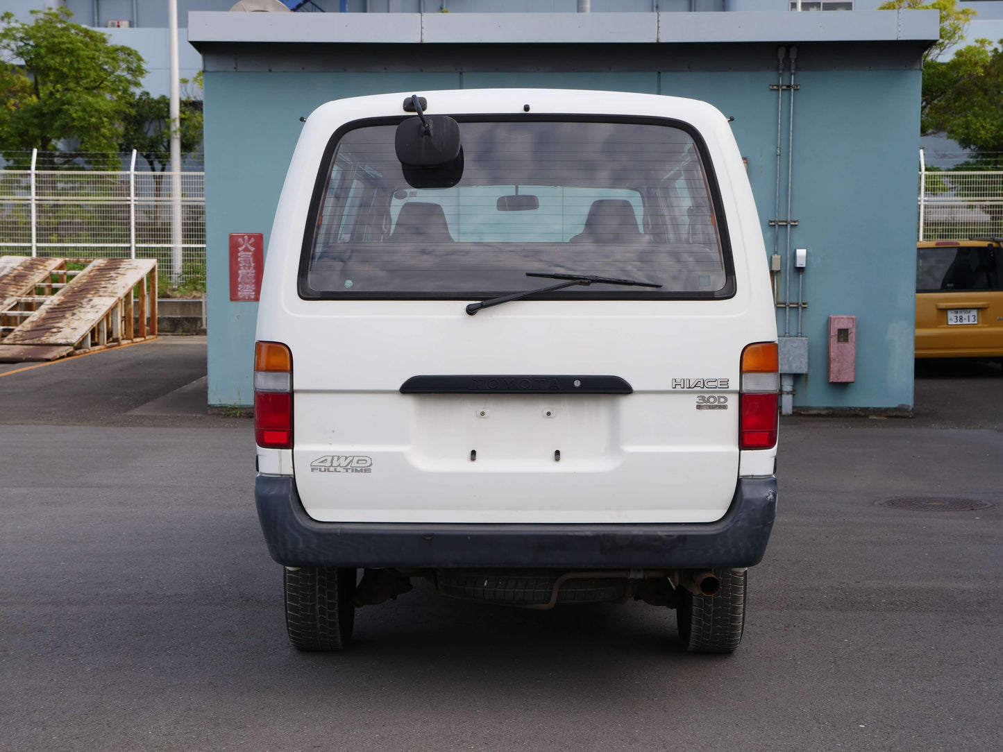 1994 TOYOTA HIACE EXTENDED WHEELBASE SUPER CUSTOM 4WD DIESEL VAN