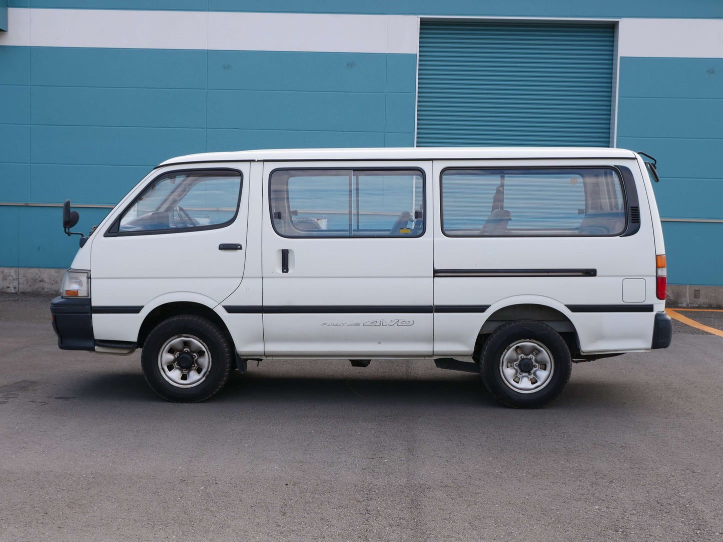 1994 TOYOTA HIACE EXTENDED WHEELBASE SUPER CUSTOM 4WD DIESEL VAN