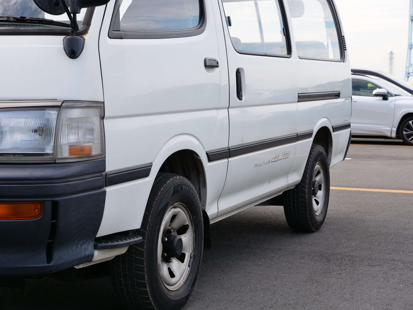 1994 TOYOTA HIACE EXTENDED WHEELBASE SUPER CUSTOM 4WD DIESEL VAN