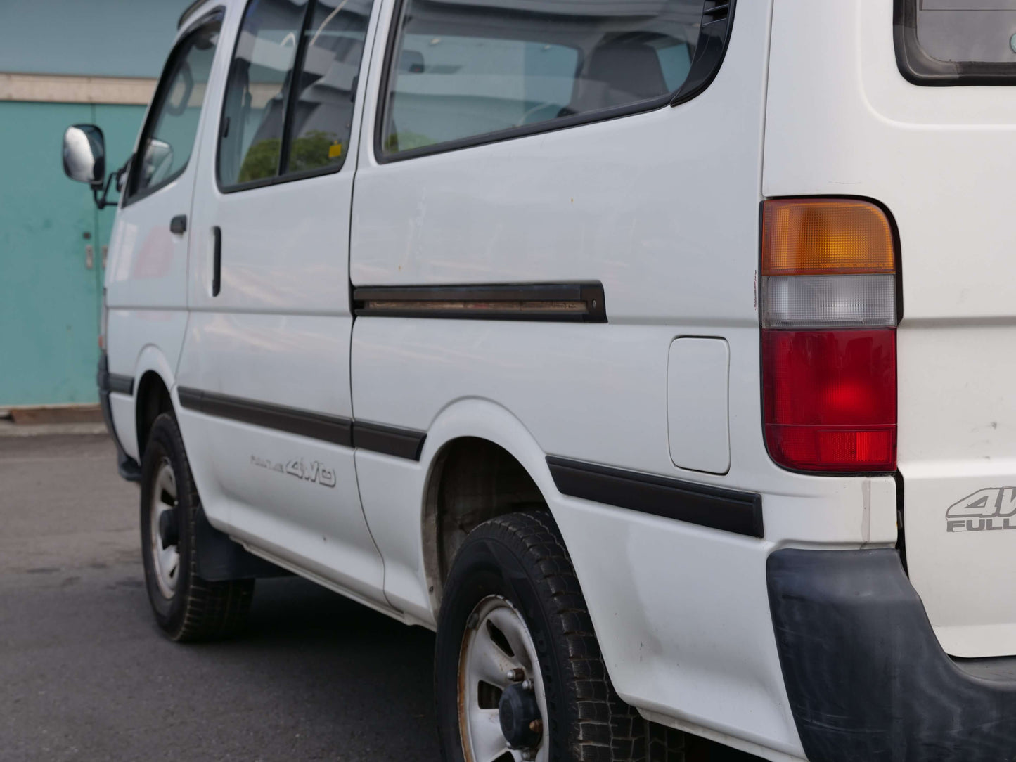 1994 TOYOTA HIACE EXTENDED WHEELBASE SUPER CUSTOM 4WD DIESEL VAN