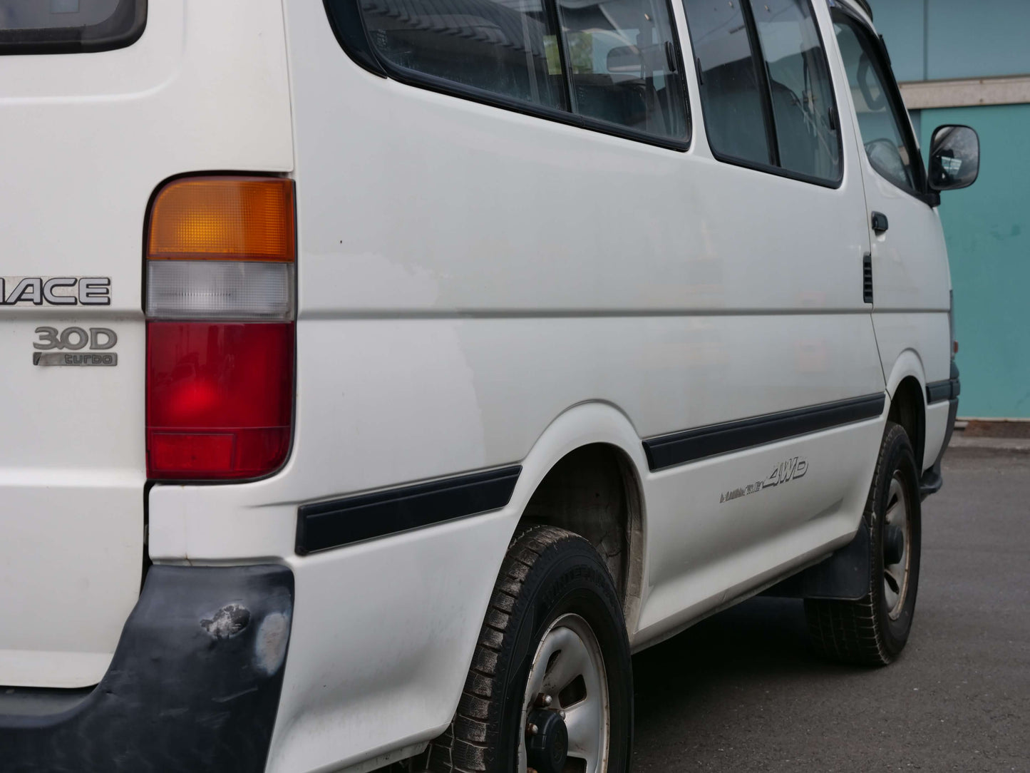 1994 TOYOTA HIACE EXTENDED WHEELBASE SUPER CUSTOM 4WD DIESEL VAN