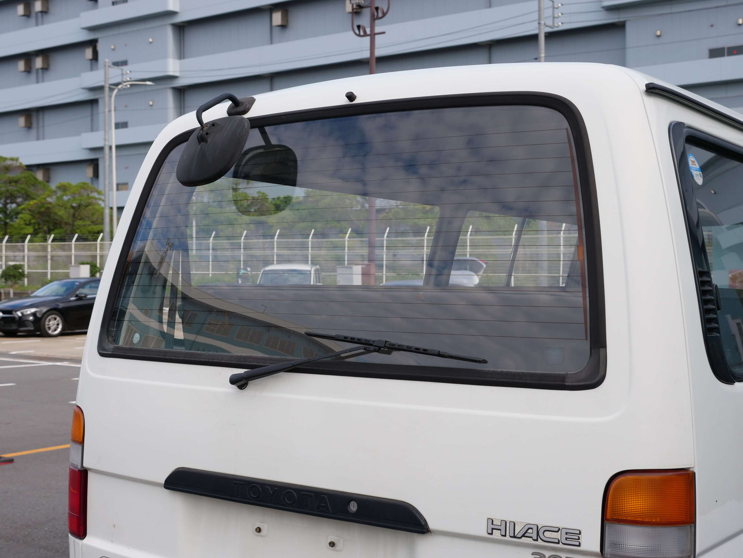 1994 TOYOTA HIACE EXTENDED WHEELBASE SUPER CUSTOM 4WD DIESEL VAN