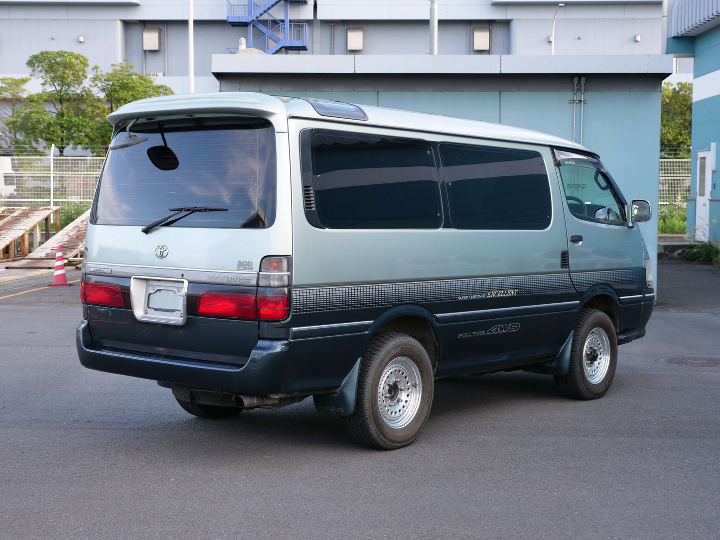 1998 TOYOTA HIACE SUPER CUSTOM 4WD DIESEL VAN