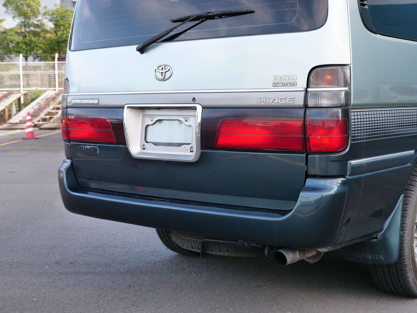 1998 TOYOTA HIACE SUPER CUSTOM 4WD DIESEL VAN