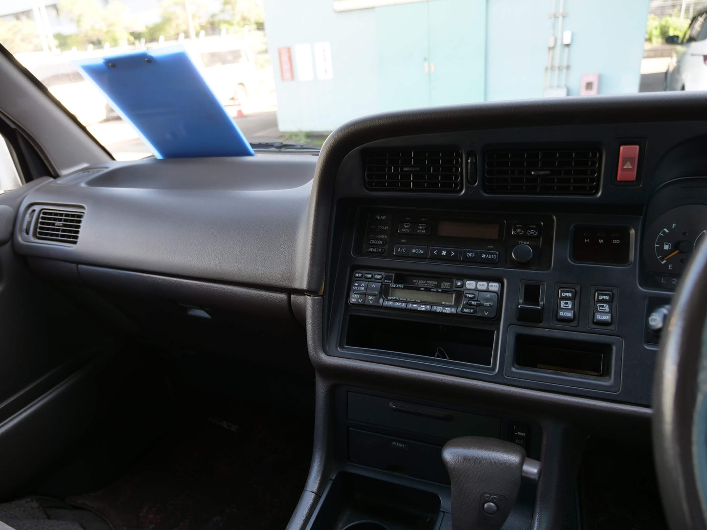 1996 TOYOTA HIACE SUPER CUSTOM 4WD DIESEL VAN