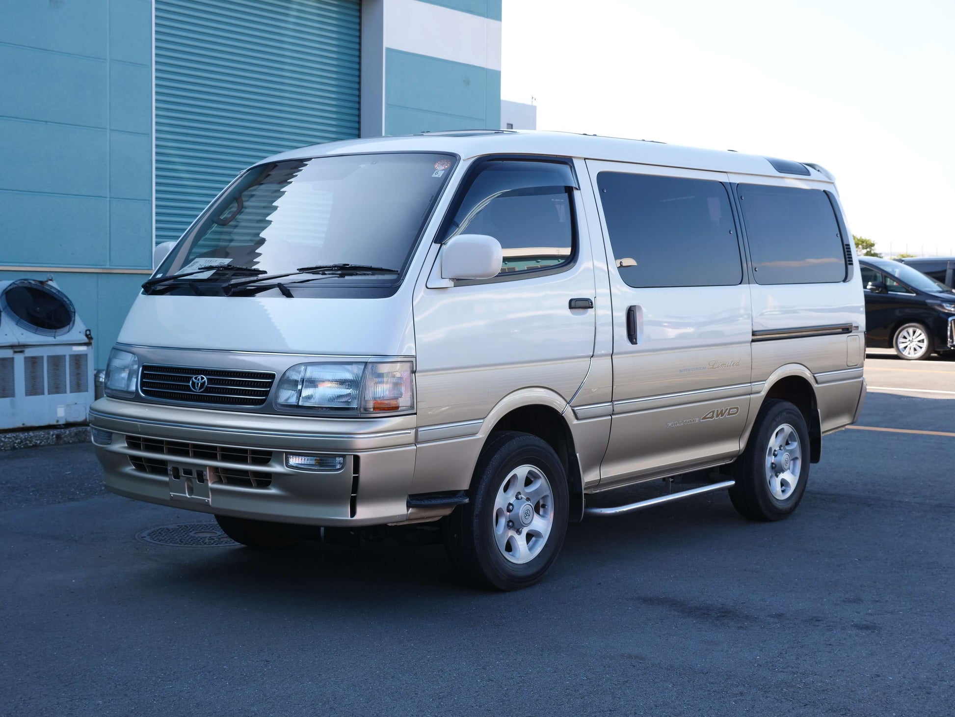 Dolphin Super Custom Van In Image In Japan Used 1993 TOYOTA HIACE