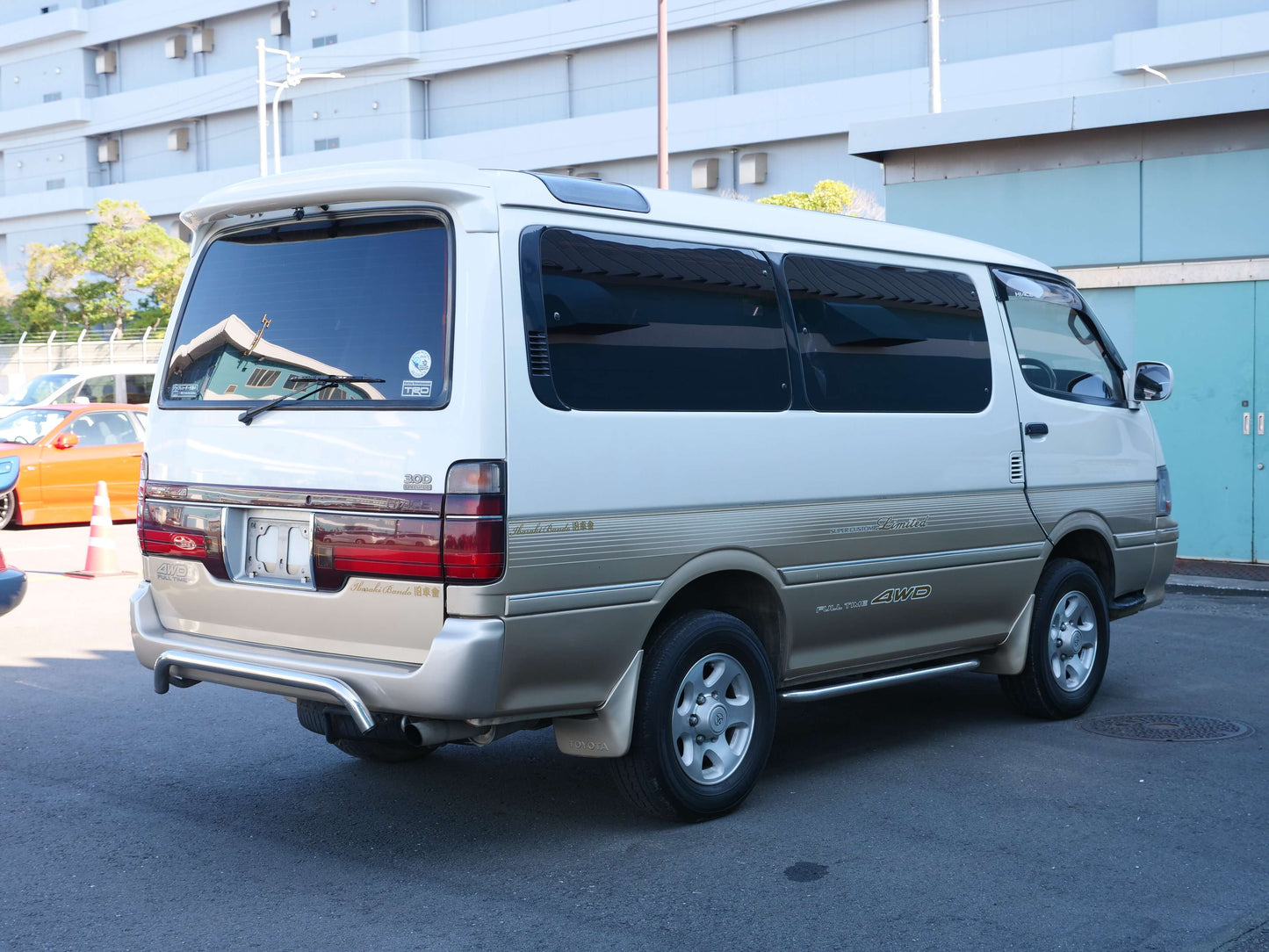 1995 TOYOTA HIACE SUPER CUSTOM LIMITED 4WD DIESEL VAN