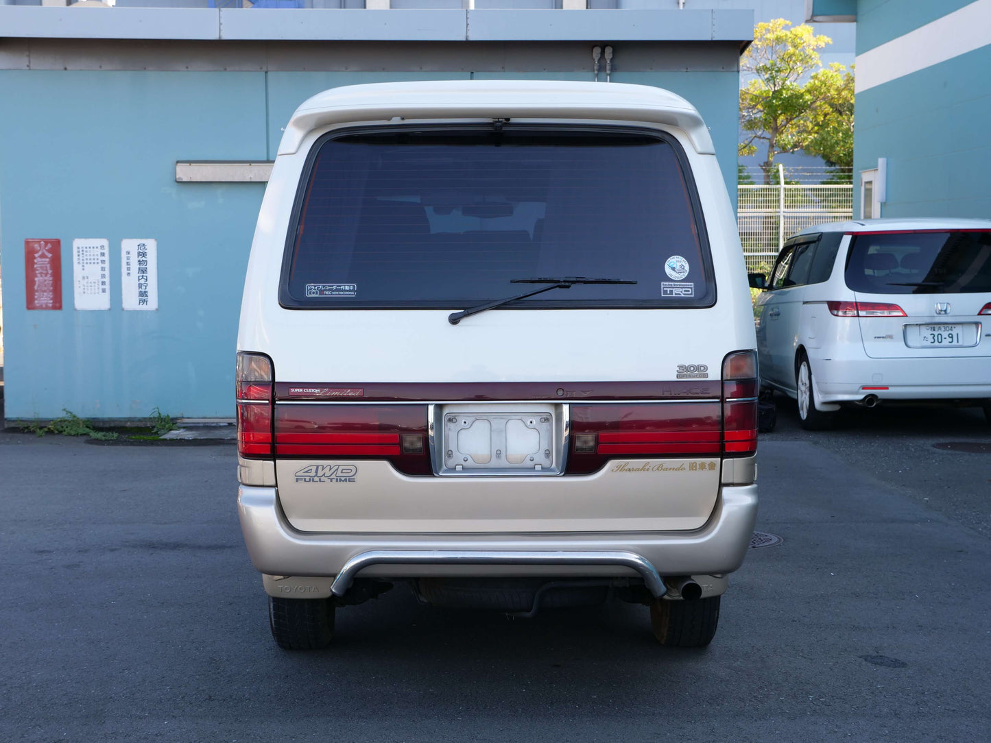 1995 TOYOTA HIACE SUPER CUSTOM LIMITED 4WD DIESEL VAN