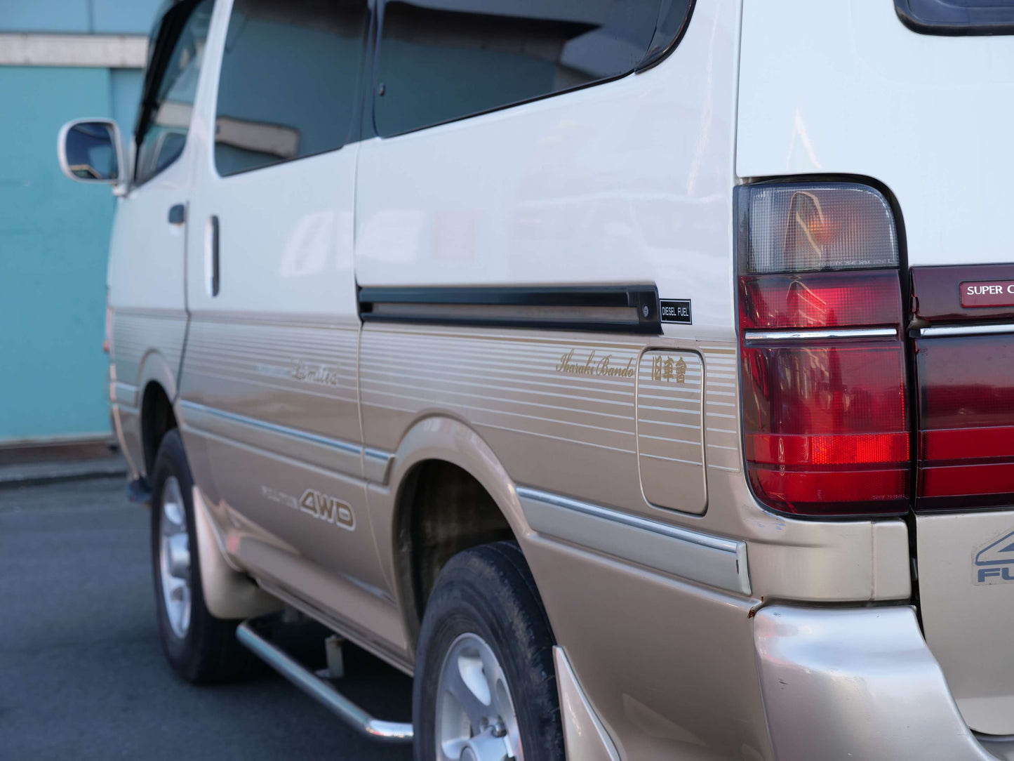 1995 TOYOTA HIACE SUPER CUSTOM LIMITED 4WD DIESEL VAN