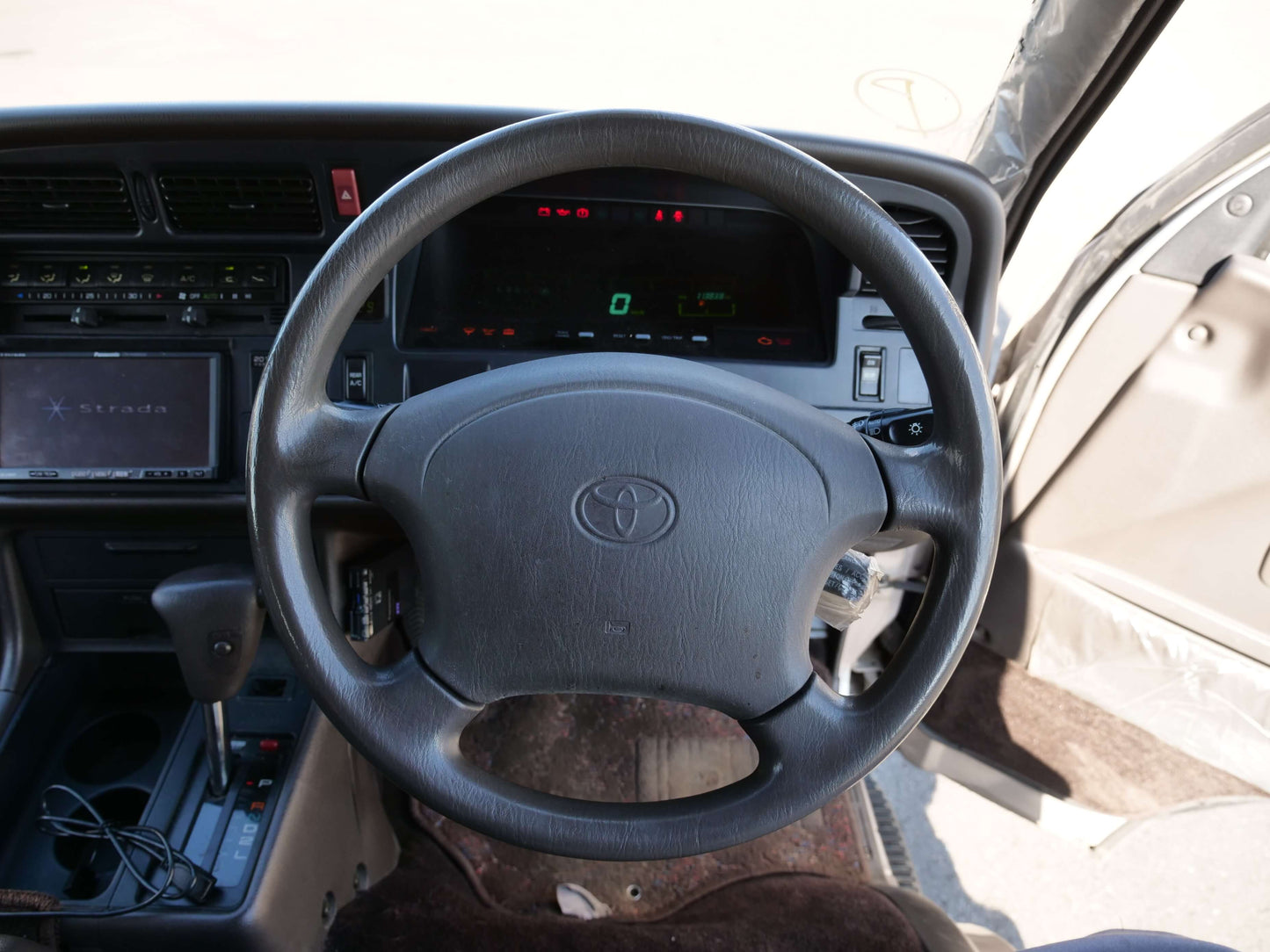 1995 TOYOTA HIACE SUPER CUSTOM LIMITED 4WD DIESEL VAN