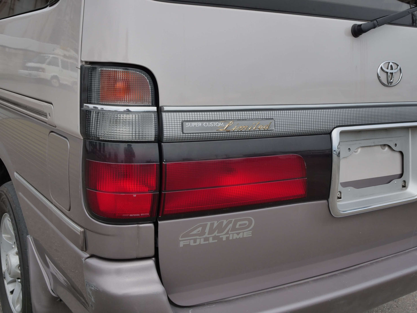 1998 TOYOTA HIACE SUPER CUSTOM LIMITED 4WD VAN