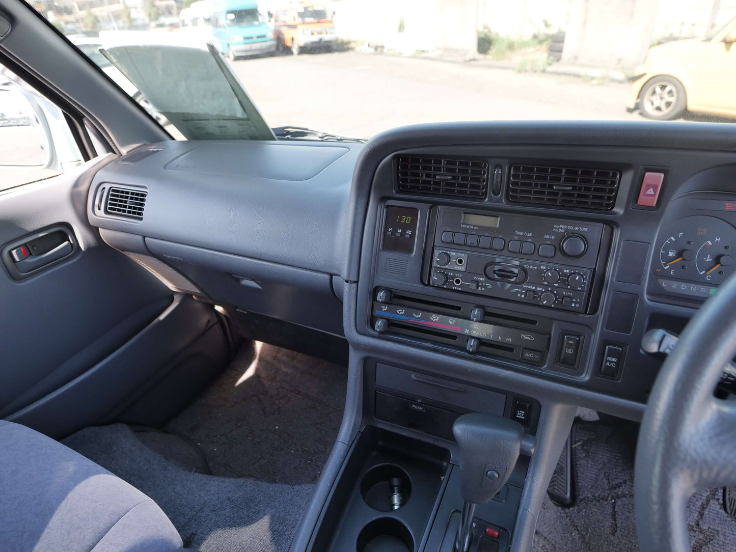2000 TOYOTA HIACE SUPER CUSTOM 4WD VAN