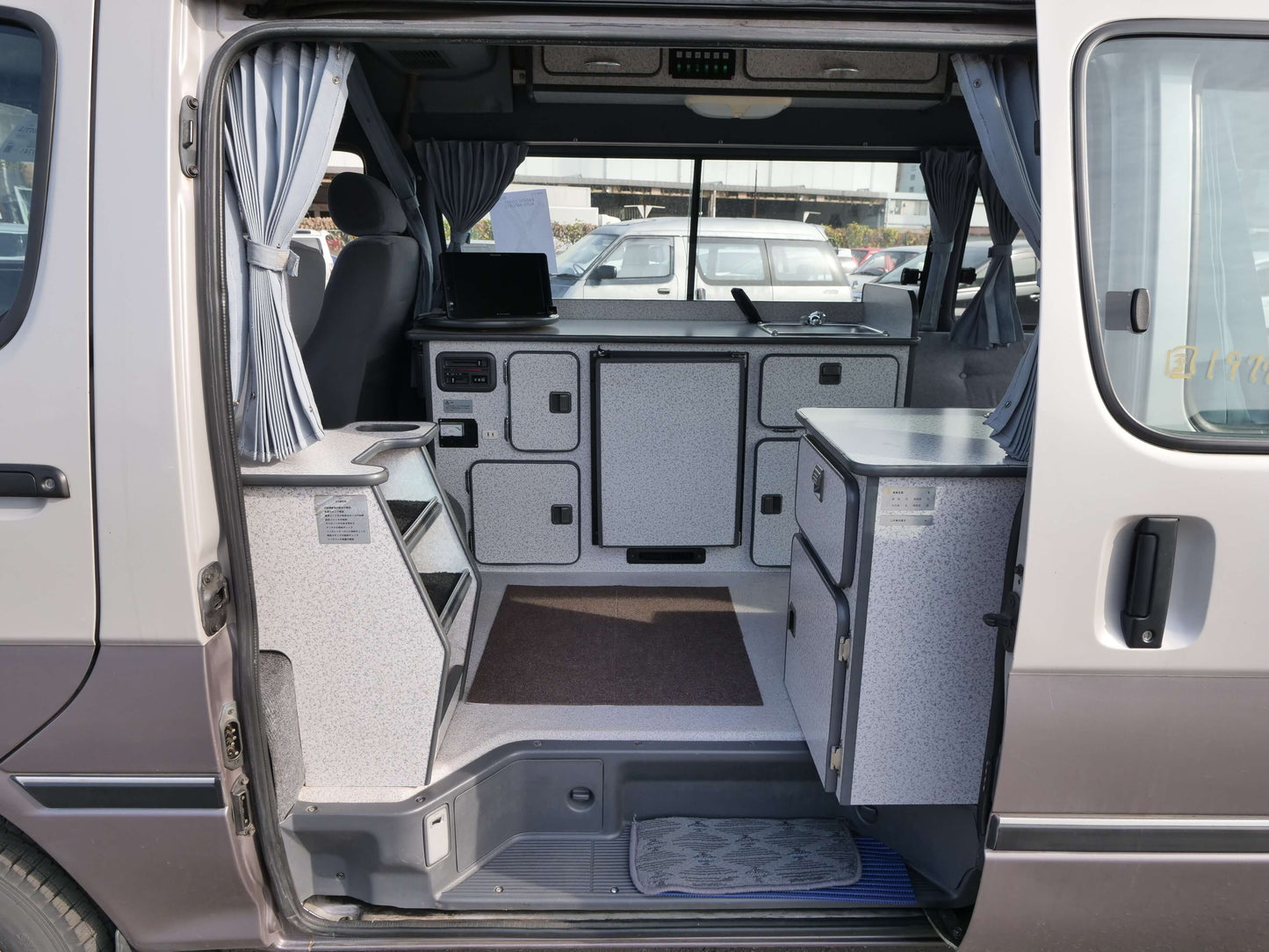 2000 TOYOTA HIACE Hi-ROOF 4wd Campervan