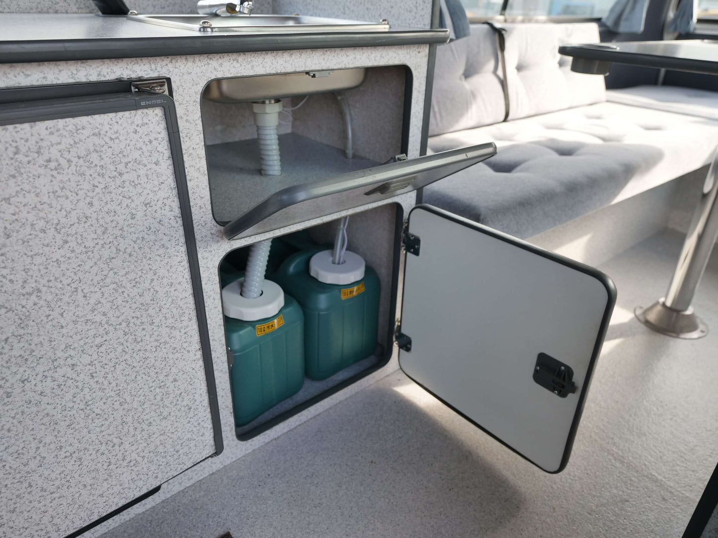 2000 TOYOTA HIACE Hi-ROOF 4wd Campervan