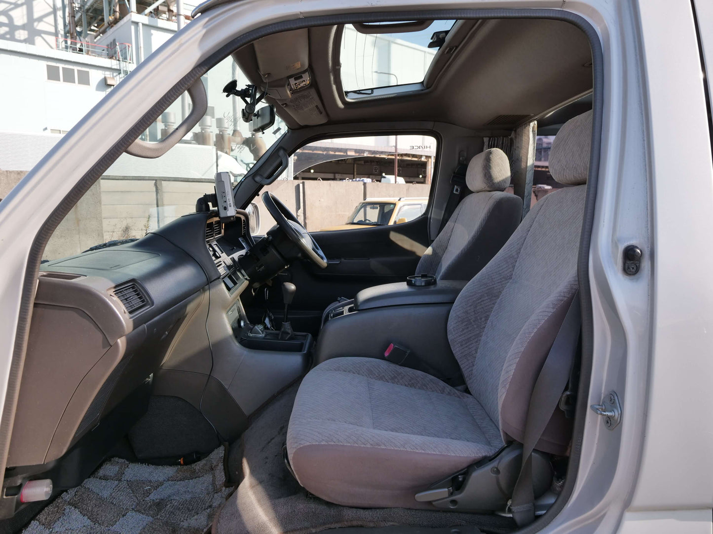 1996 TOYOTA HIACE SUPER CUSTOM 4WD DIESEL VAN